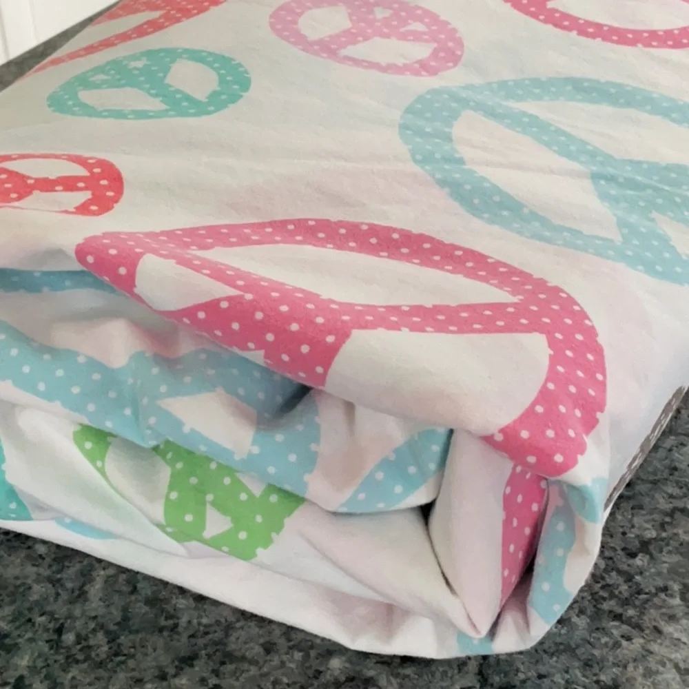 ✌🏼 Pottery Barn Teen Peace Sign Queen top flat sheet 100% cotton